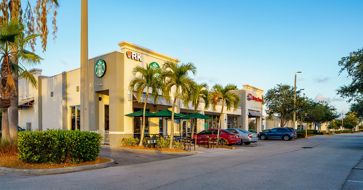 construção strip mall